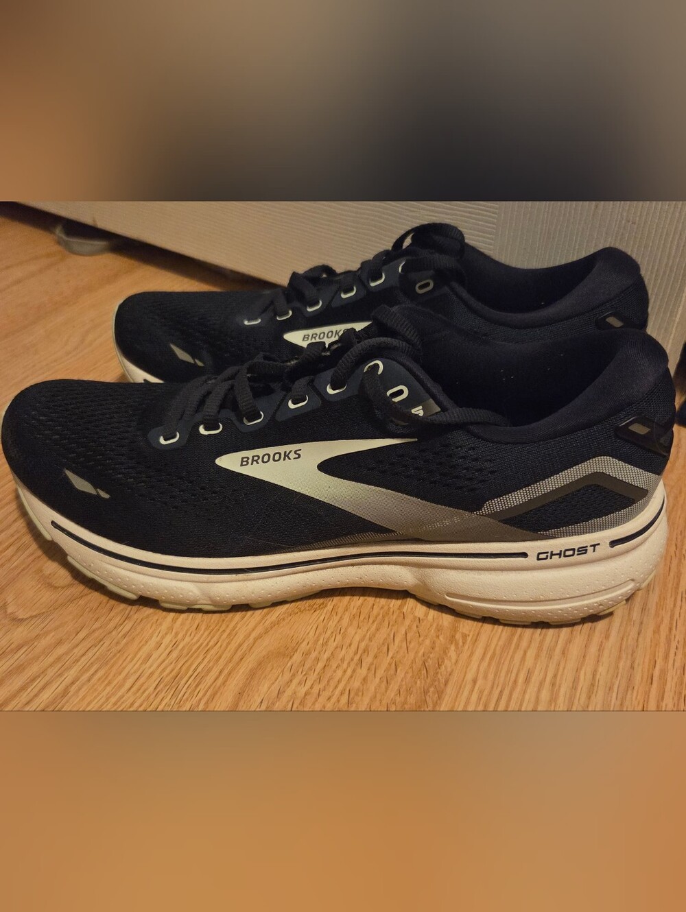 Women's Brooks Ghost Sz 10.5 2A Narrow